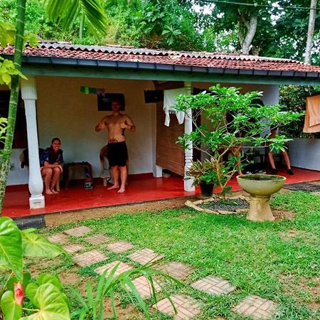 Arachchi Guest House Mirissa Exterior foto