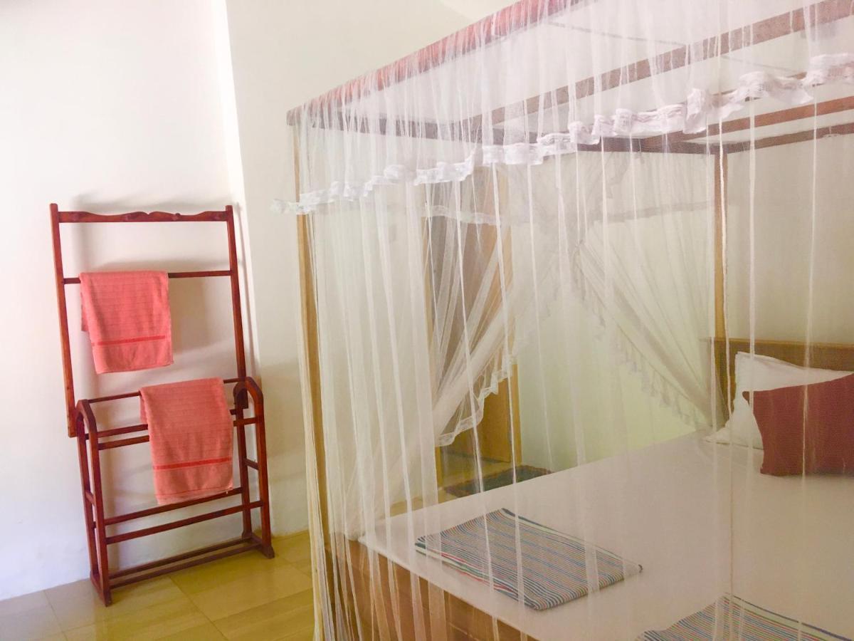 Arachchi Guest House Mirissa Exterior foto