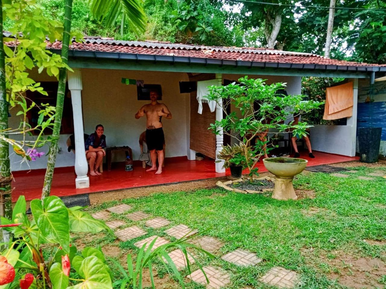 Arachchi Guest House Mirissa Exterior foto