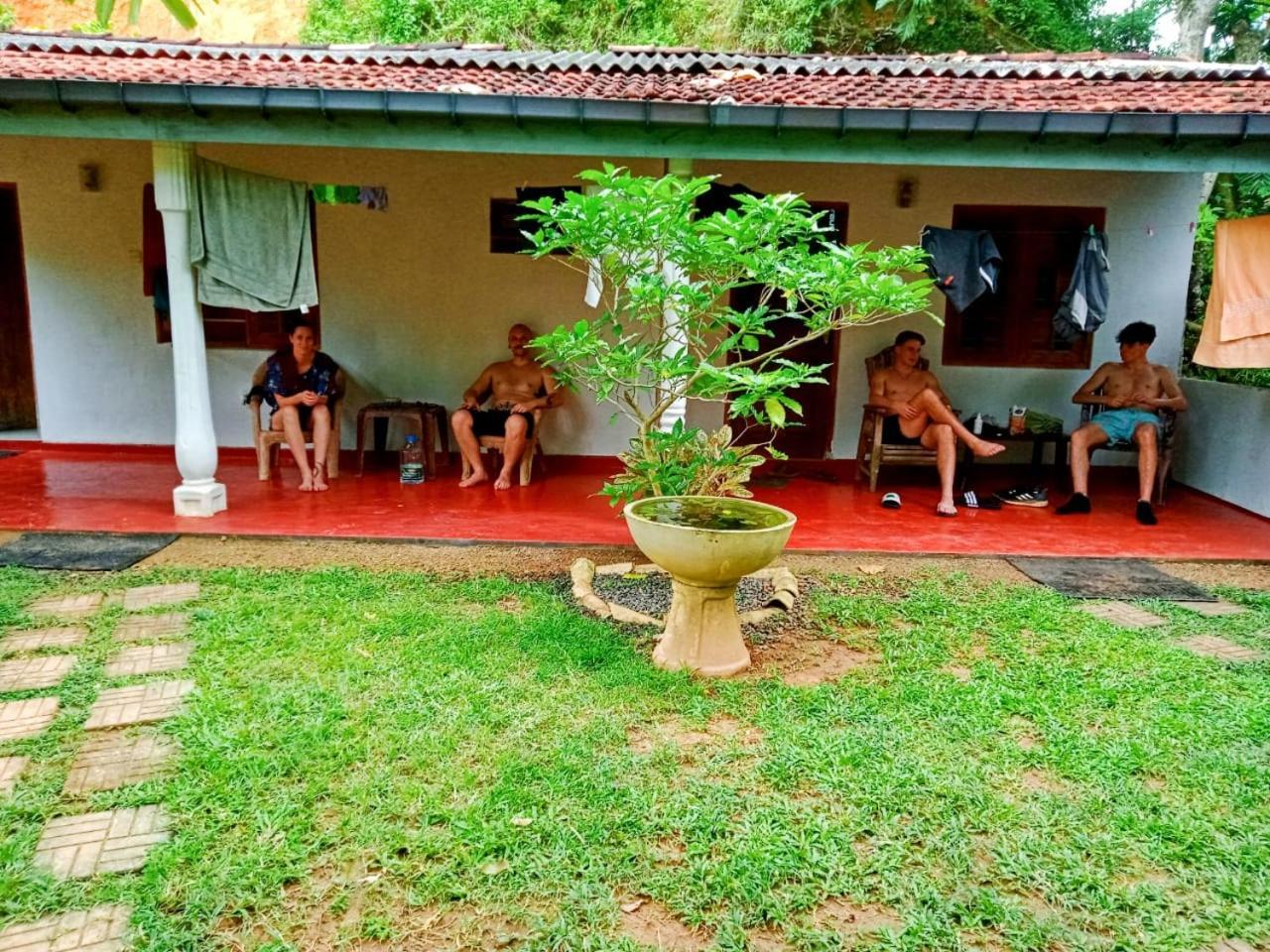 Arachchi Guest House Mirissa Exterior foto