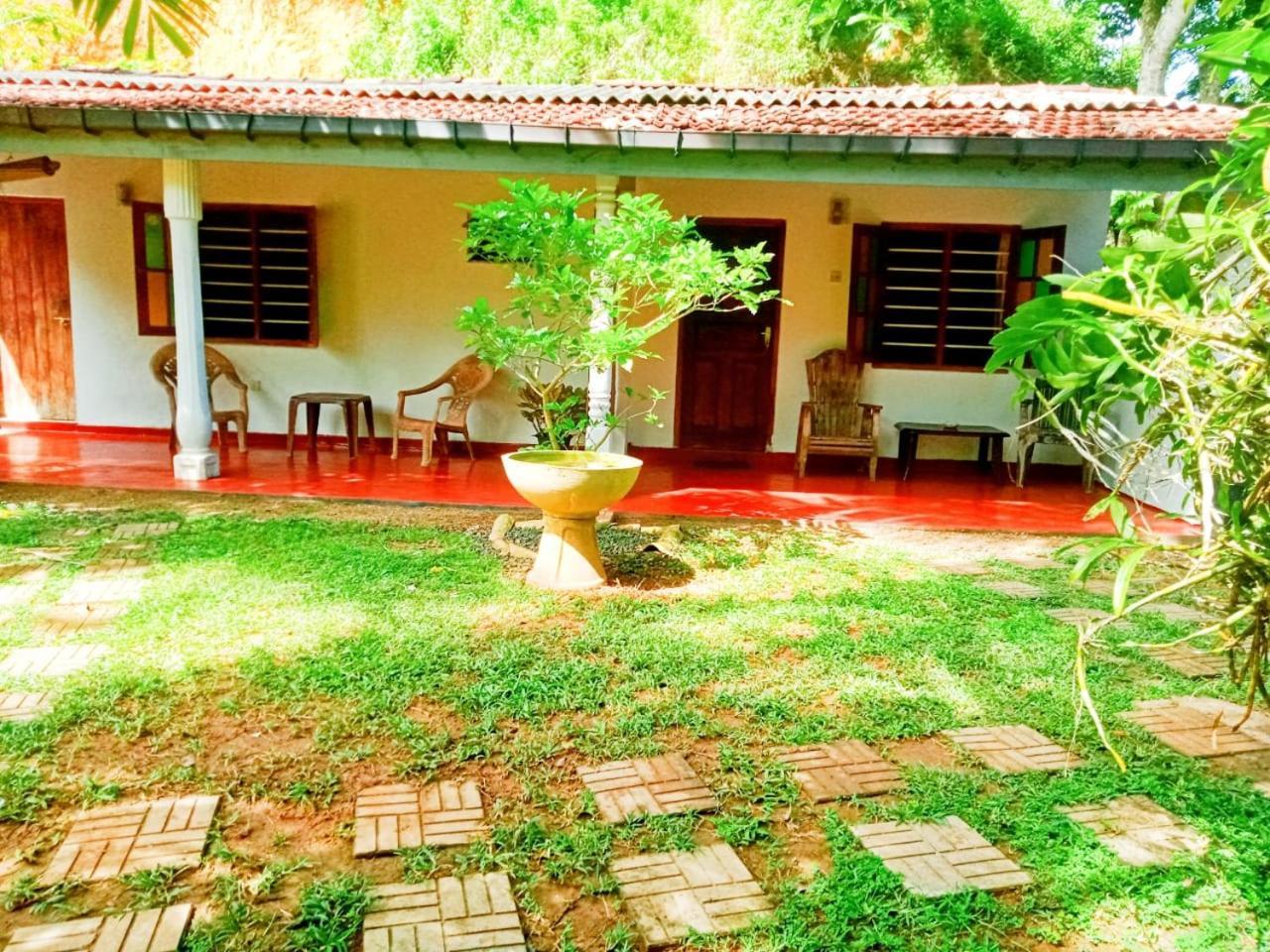 Arachchi Guest House Mirissa Exterior foto